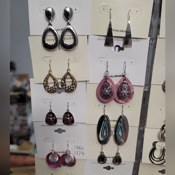 Closet Clear out Sale All 36 Pairs of Earrings Brand new - Picture 9 of 17